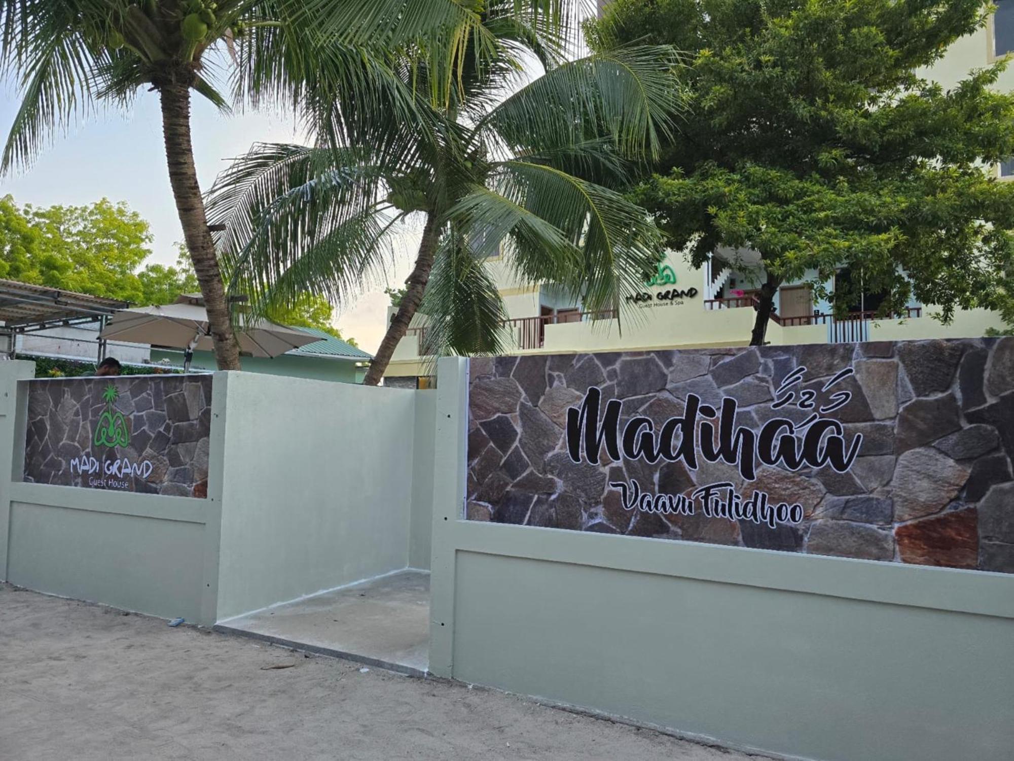 Madi Grand Maldives Hotel Fulidhoo Exterior photo