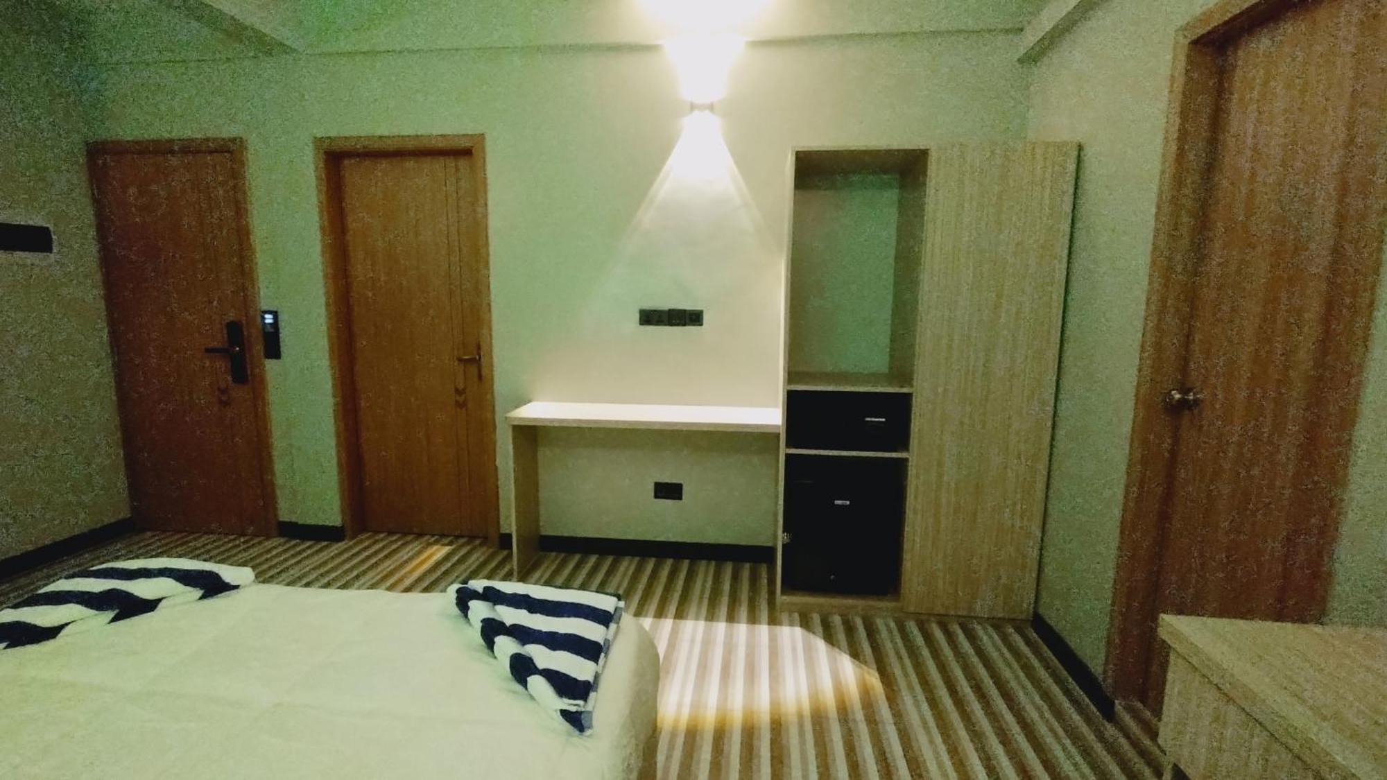 Madi Grand Maldives Hotel Fulidhoo Room photo